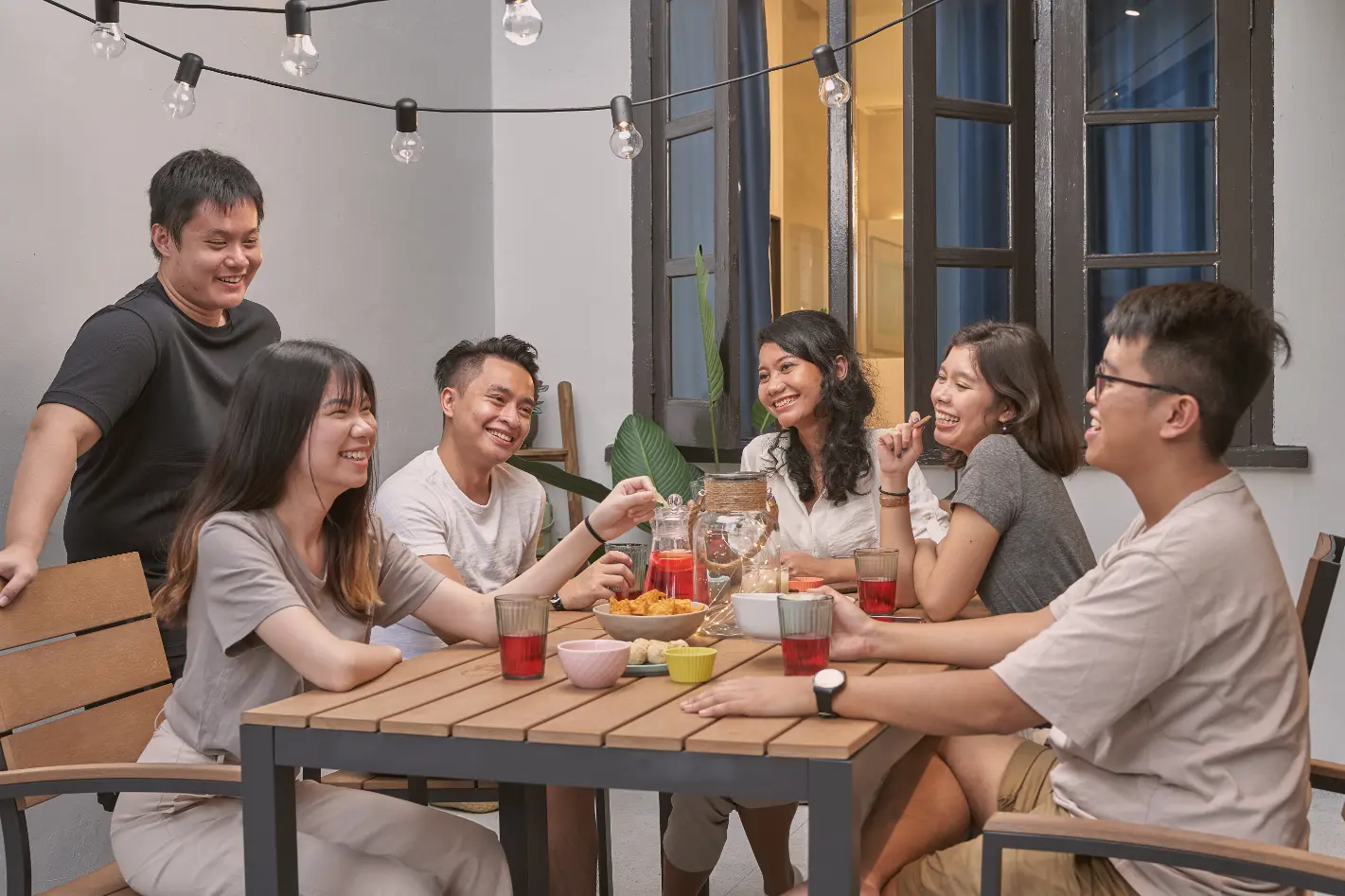 Making Friends in Your Coliving Space: A Complete Guide